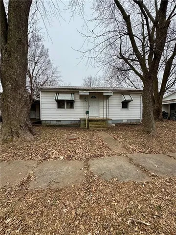 $45,000 | 303 South Commercial Street, Windsor, MO 65360