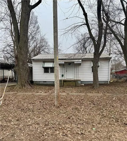 $45,000 | 303 South Commercial Street, Windsor, MO 65360