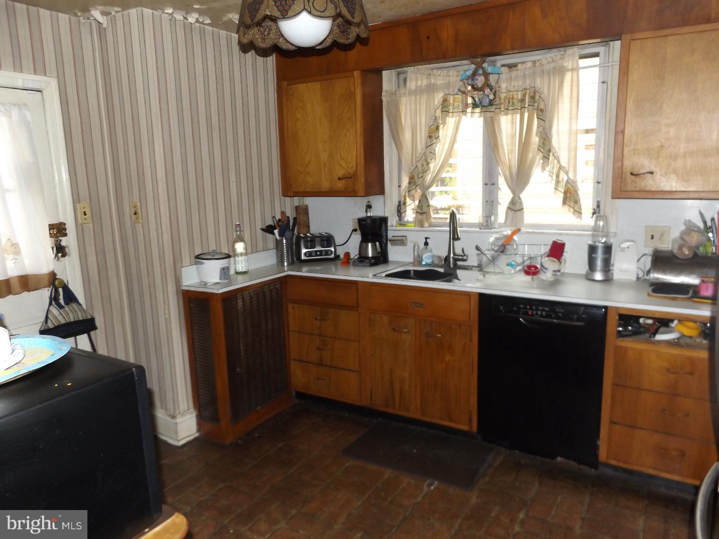 234 Maypole Road Upper Darby, PA 19082 - Photo 6 of 16