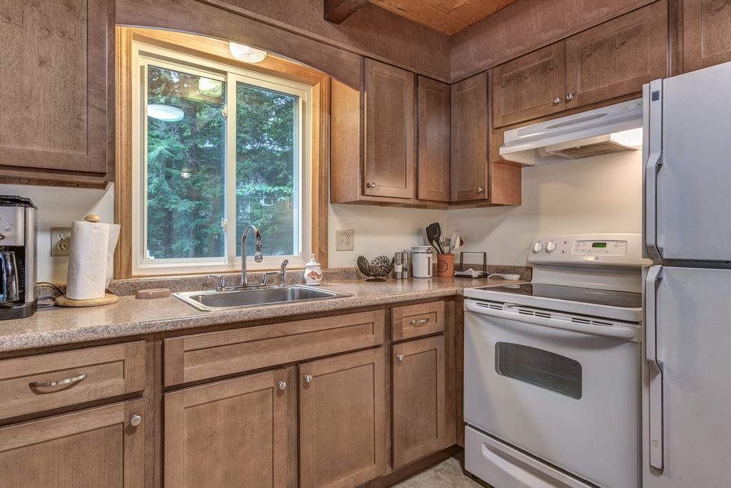 145 Fernwood Road Stoddard, NH 03464 - Photo 10 of 40