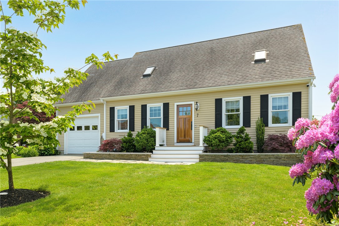 7 Maloney Lane Middletown, RI 02842 - Photo 1 of 35 Gallery Image 1