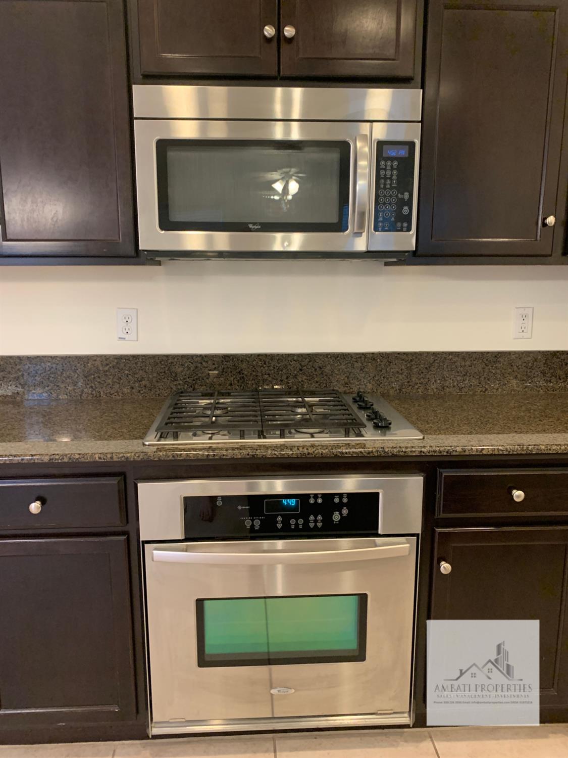3663 Etchings Way Clovis, CA 93619 - Photo 8 of 26 a stove top oven sitting inside of a kitchen