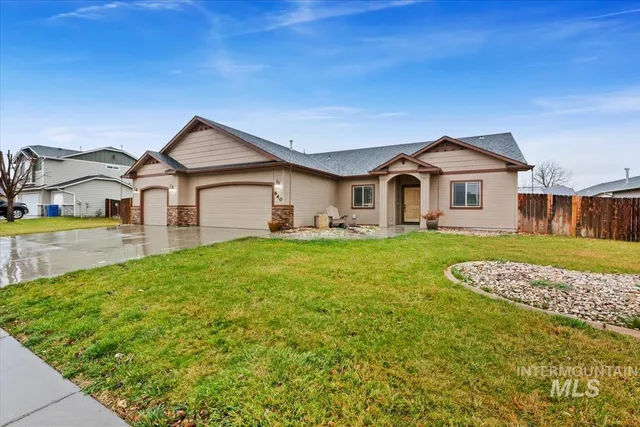 $425,000 | 640 Southwest Miner Street, Mountain Home, ID 83647