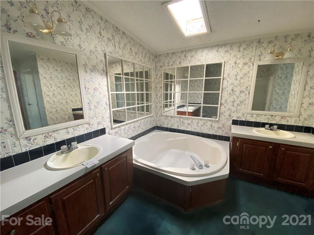 978 Matheson Road Hiddenite, NC 28636 - Photo 9 of 14 Gallery Image 9