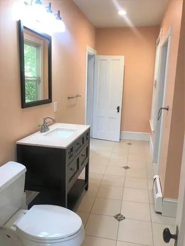 $2,395 | 35 Grafton Street, Unit 2, Shrewsbury, MA 01545