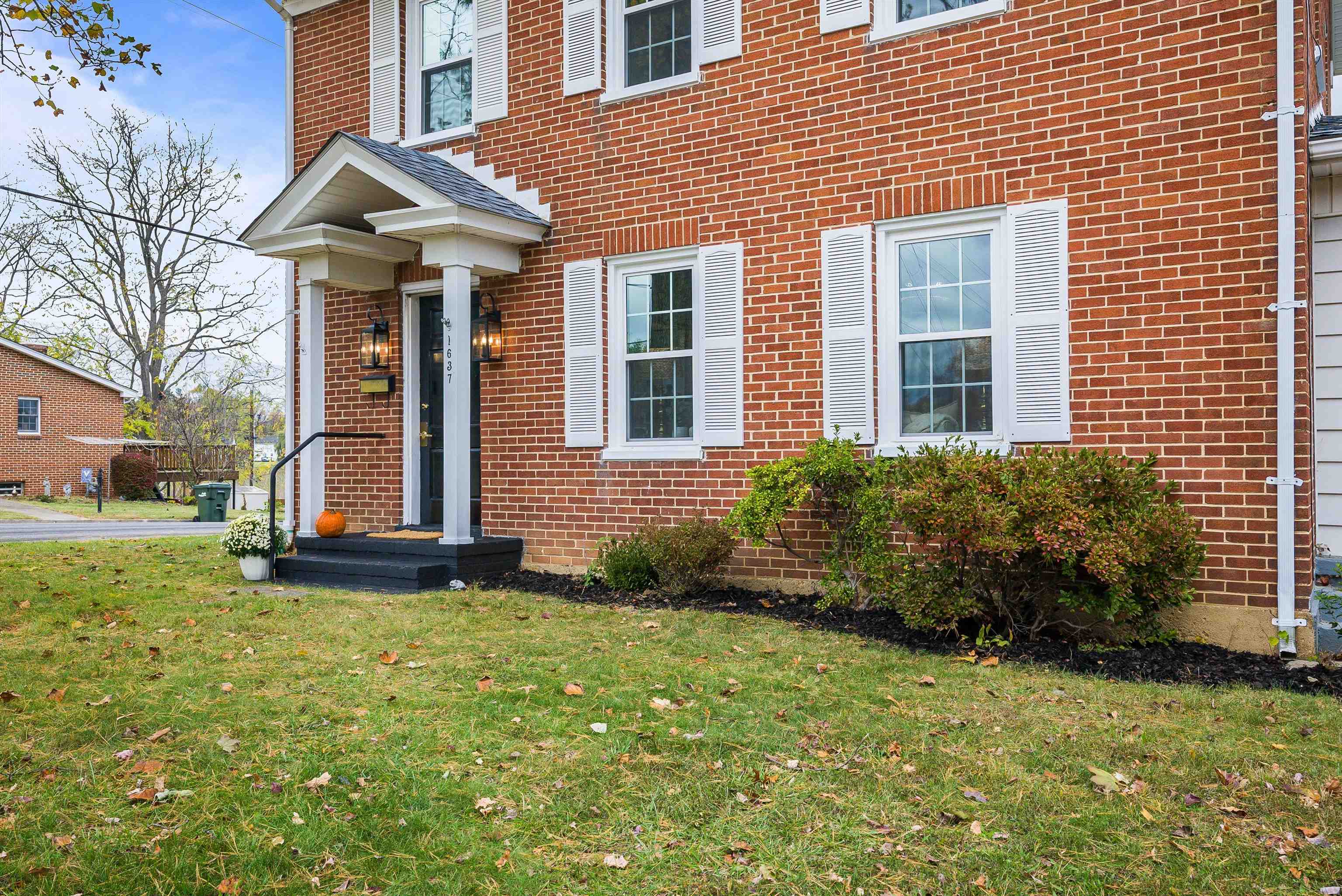 1637 Mulberry Street Waynesboro, VA 22980 - Photo 9 of 51