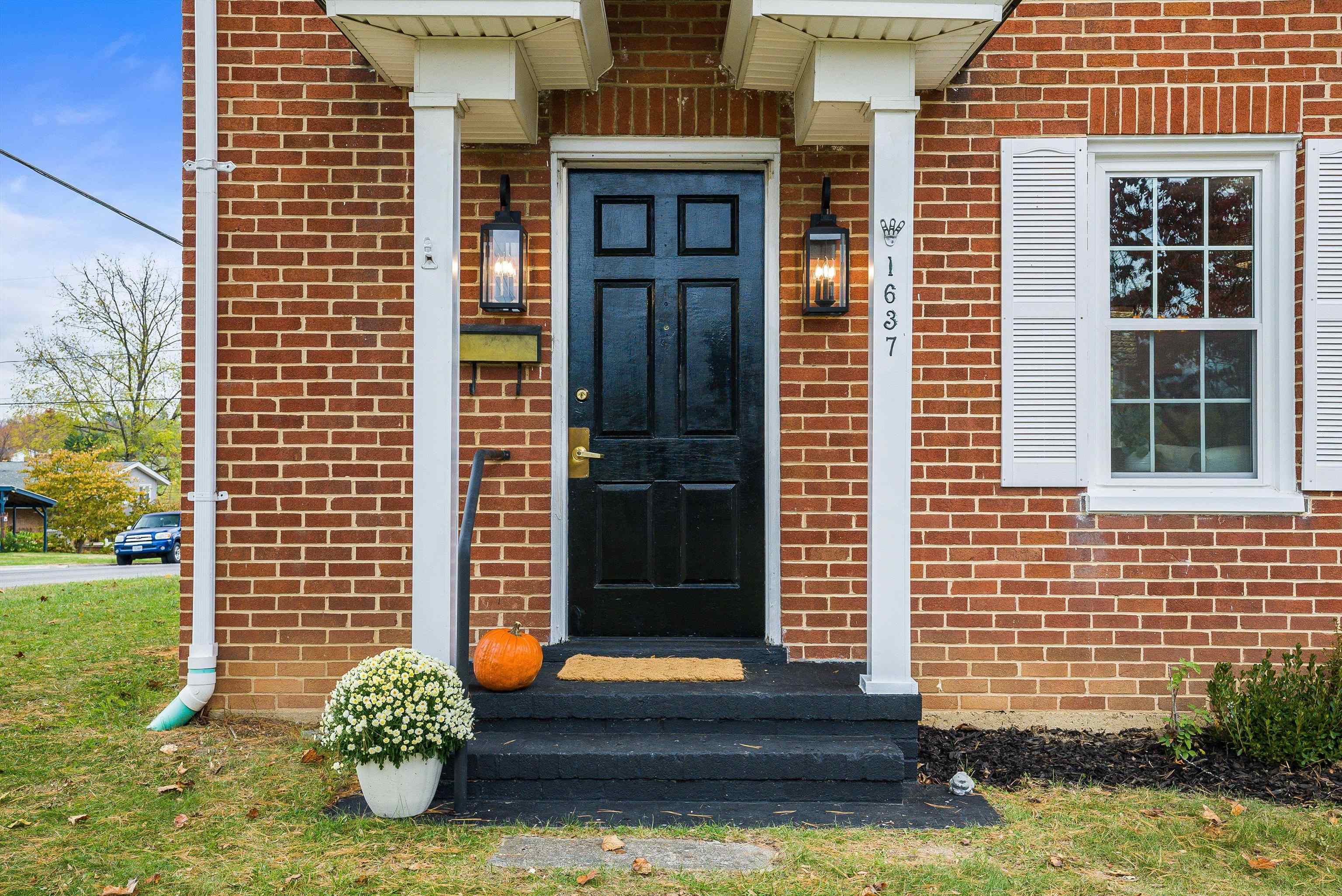 1637 Mulberry Street Waynesboro, VA 22980 - Photo 10 of 51