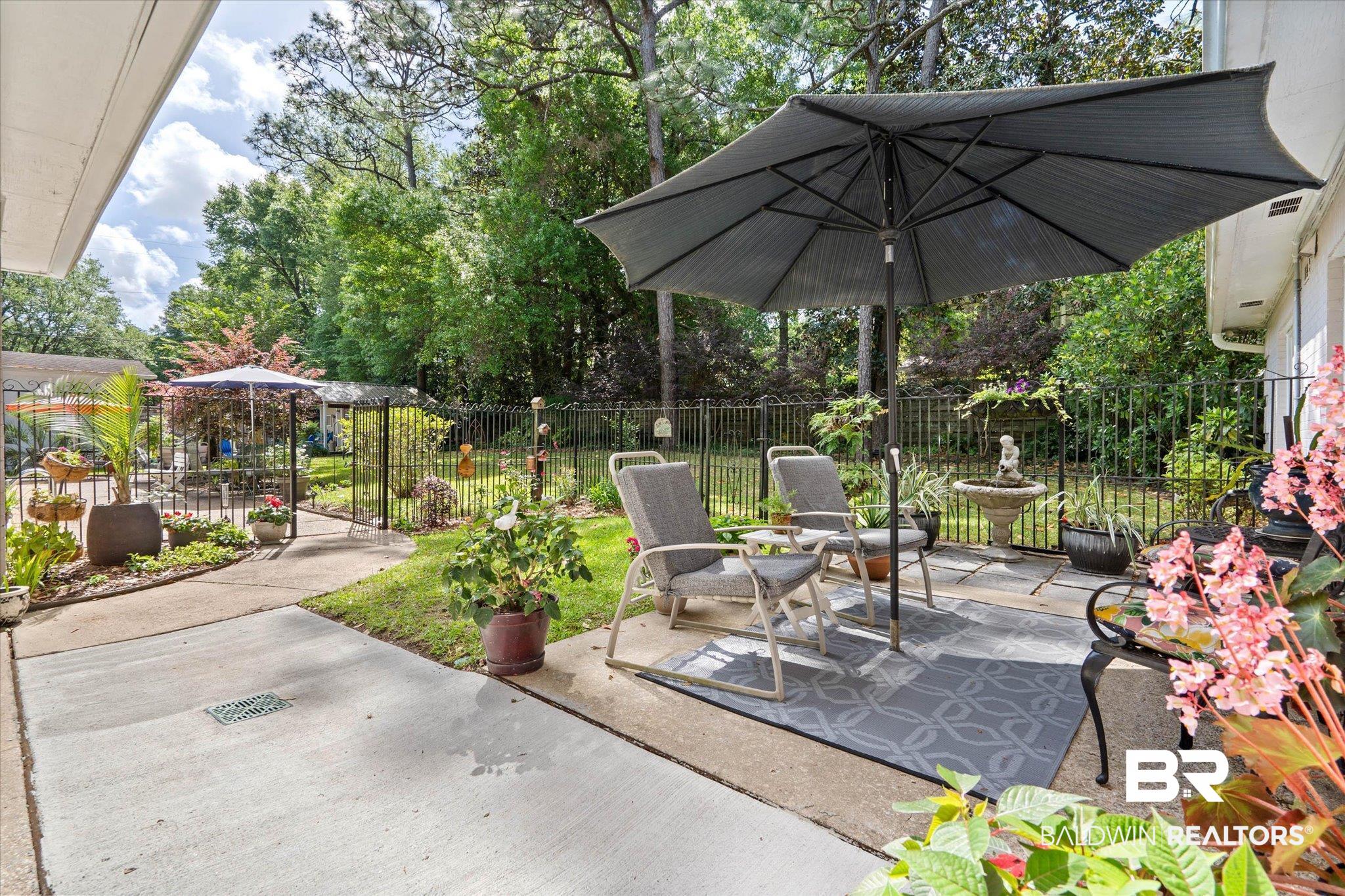 559 East Cumberland Road Mobile, AL 36608 - Photo 33 of 48 View of patio / terrace