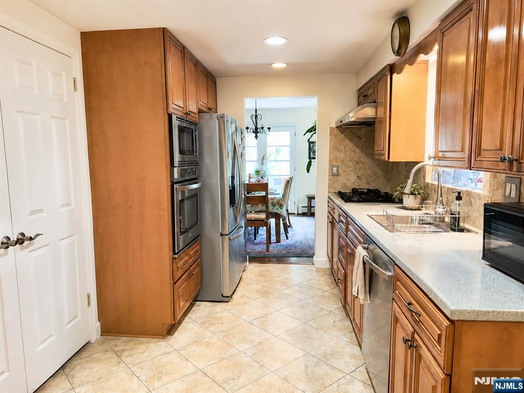 72 Foster Road Tenafly, NJ 07670 - Photo 8 of 22 Gallery Image 8