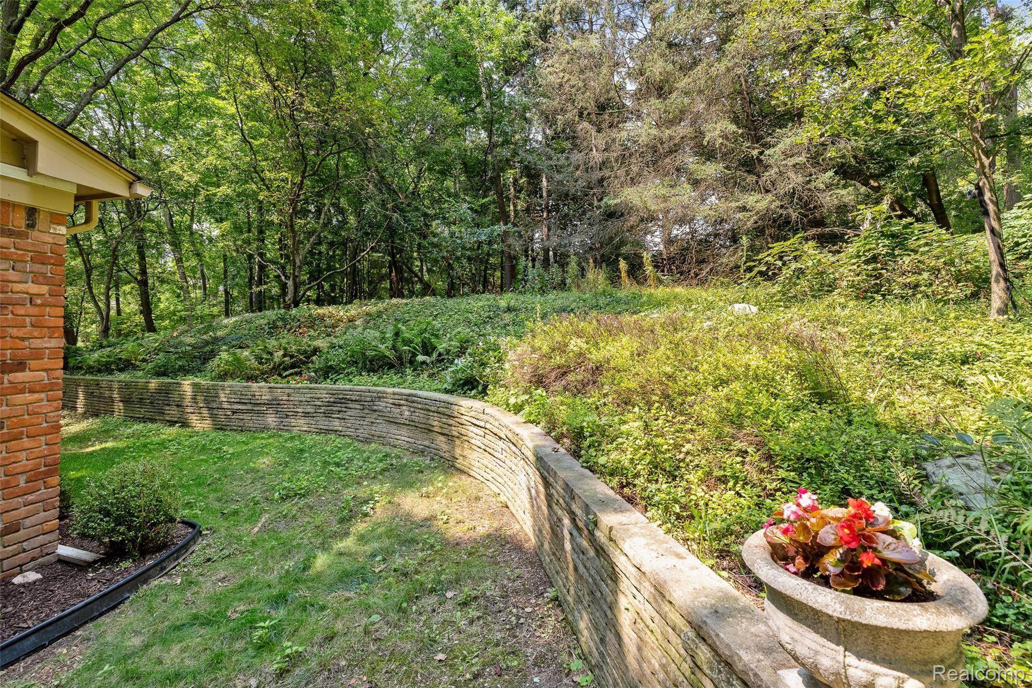 2504 New England Drive Rochester, MI 48309 - Photo 17 of 47 MarkG_NewEnglandRH_17.jpg