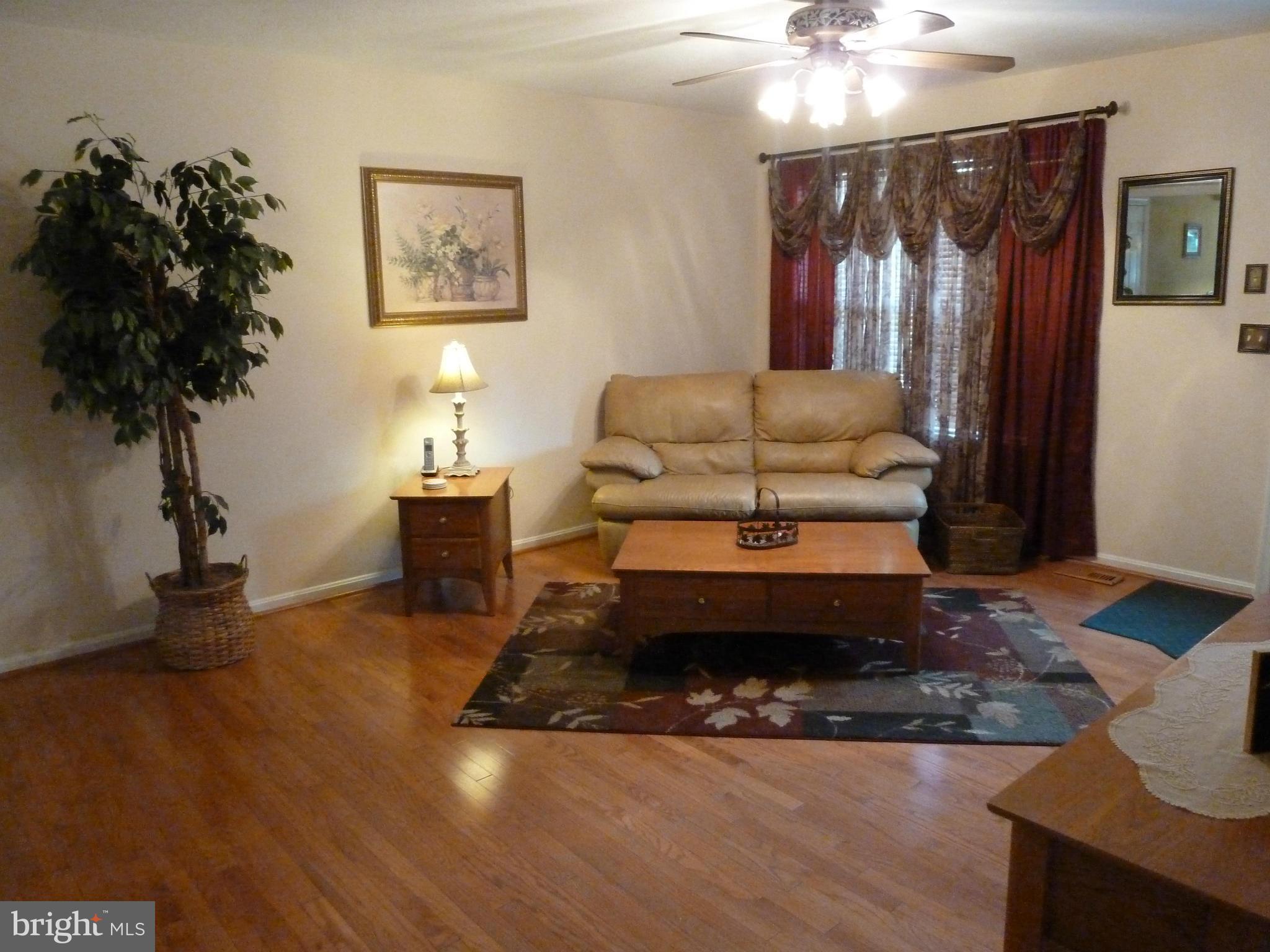 9 Waterford Road Pasadena, MD 21122 - Photo 3 of 30 Living Room