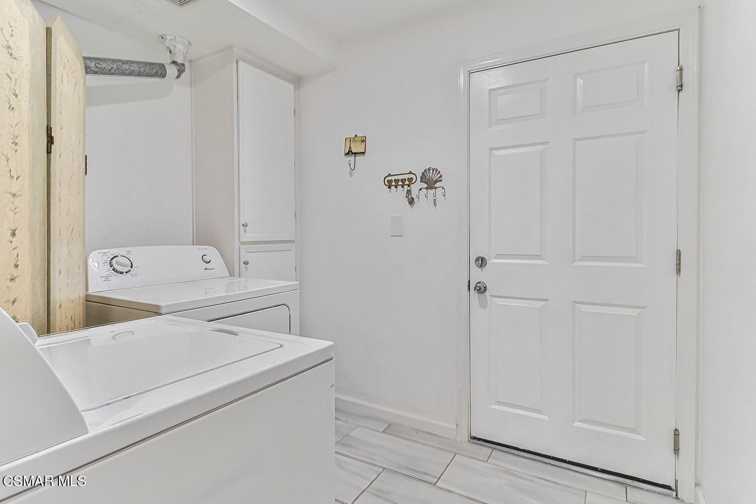 2911 Fanshell Walk Oxnard, CA 93035 - Photo 19 of 42 a view of bathroom with shower