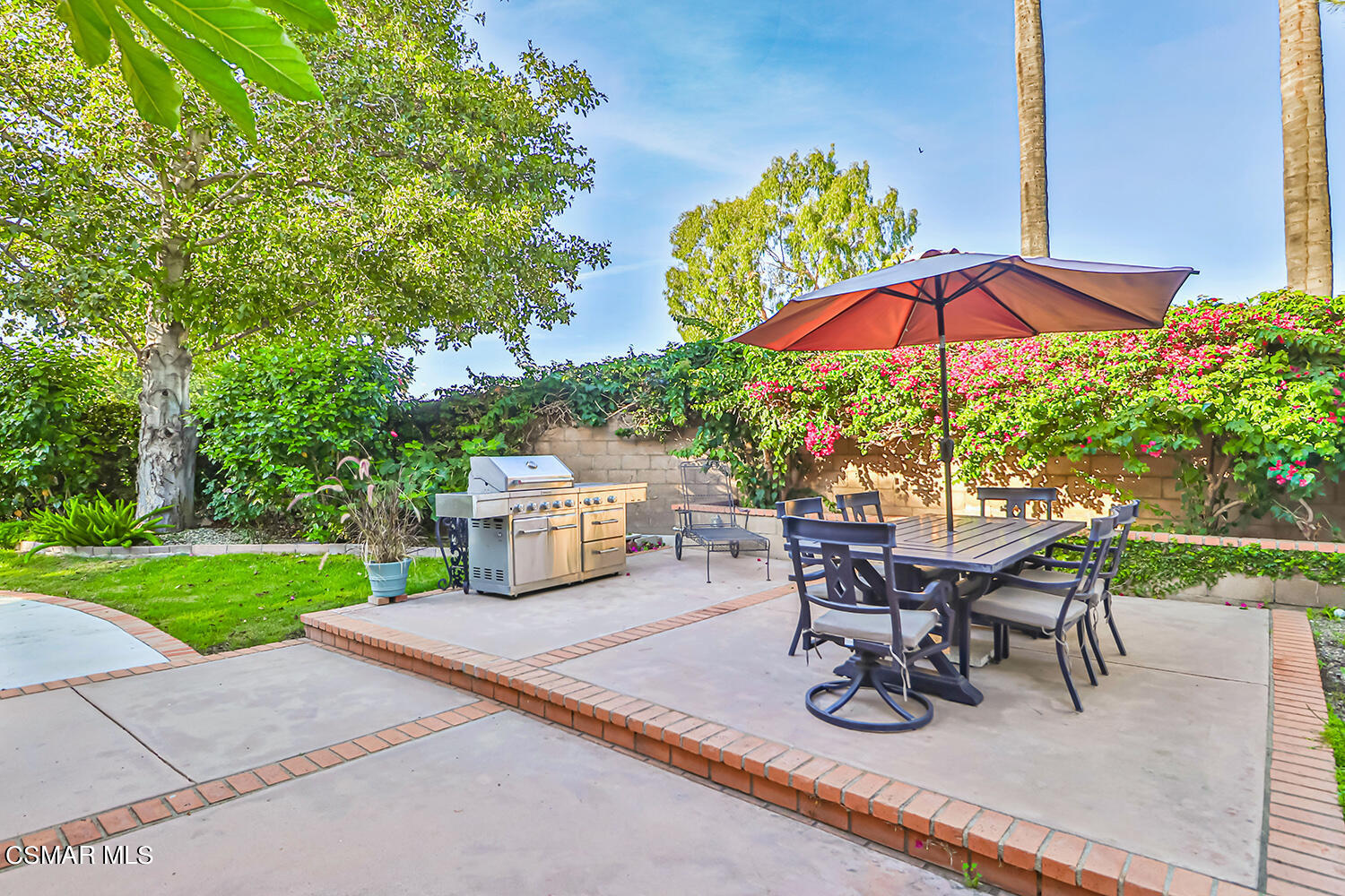 2911 Fanshell Walk Oxnard, CA 93035 - Photo 37 of 42 a view of backyard with seating space and trees