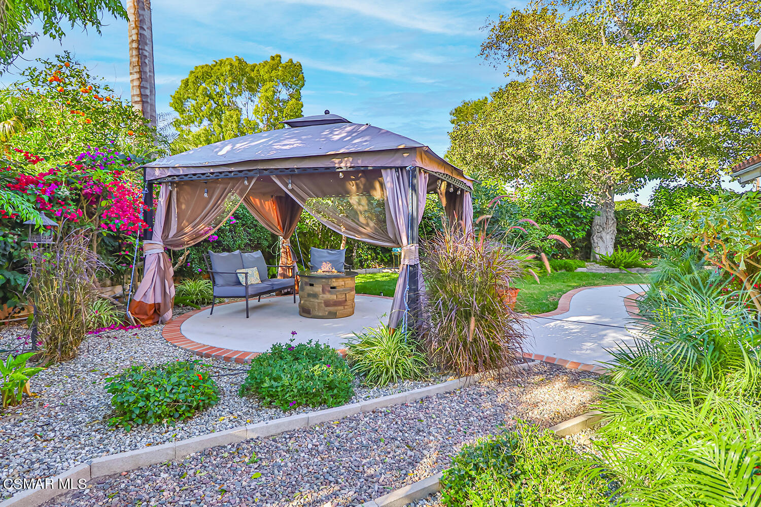 2911 Fanshell Walk Oxnard, CA 93035 - Photo 5 of 42 a view of a patio with table and chairs potted plants
