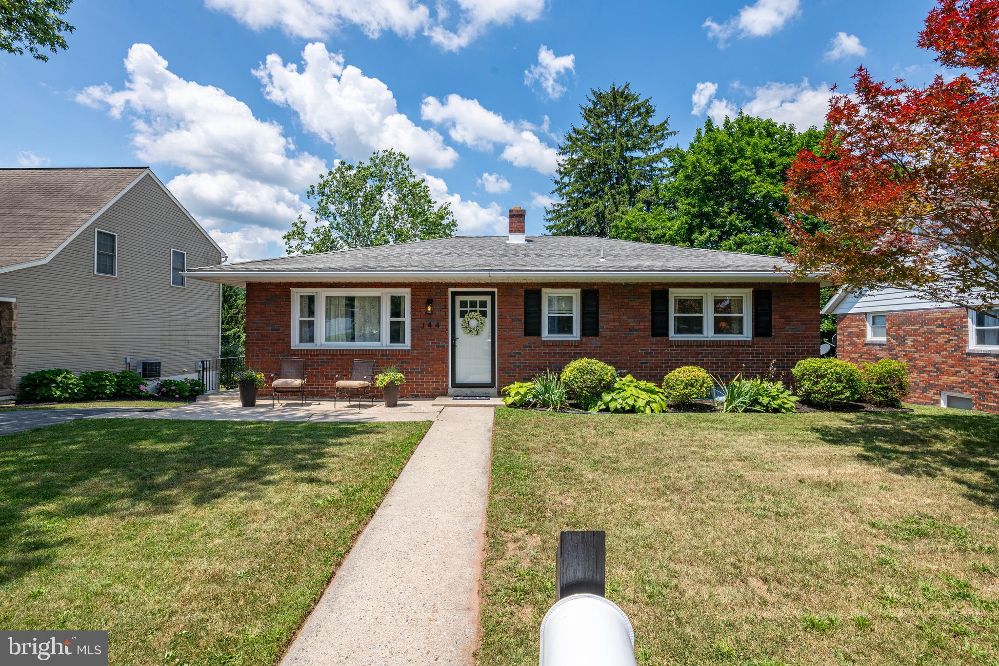 344 Pennwyn Place Reading, PA 19607 - Photo 2 of 33