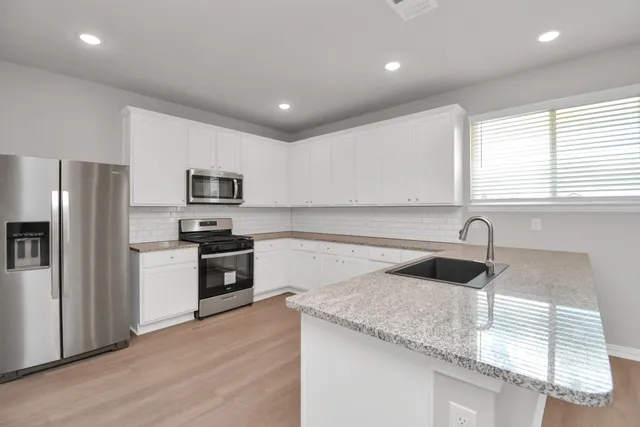 a view of a house with backyard