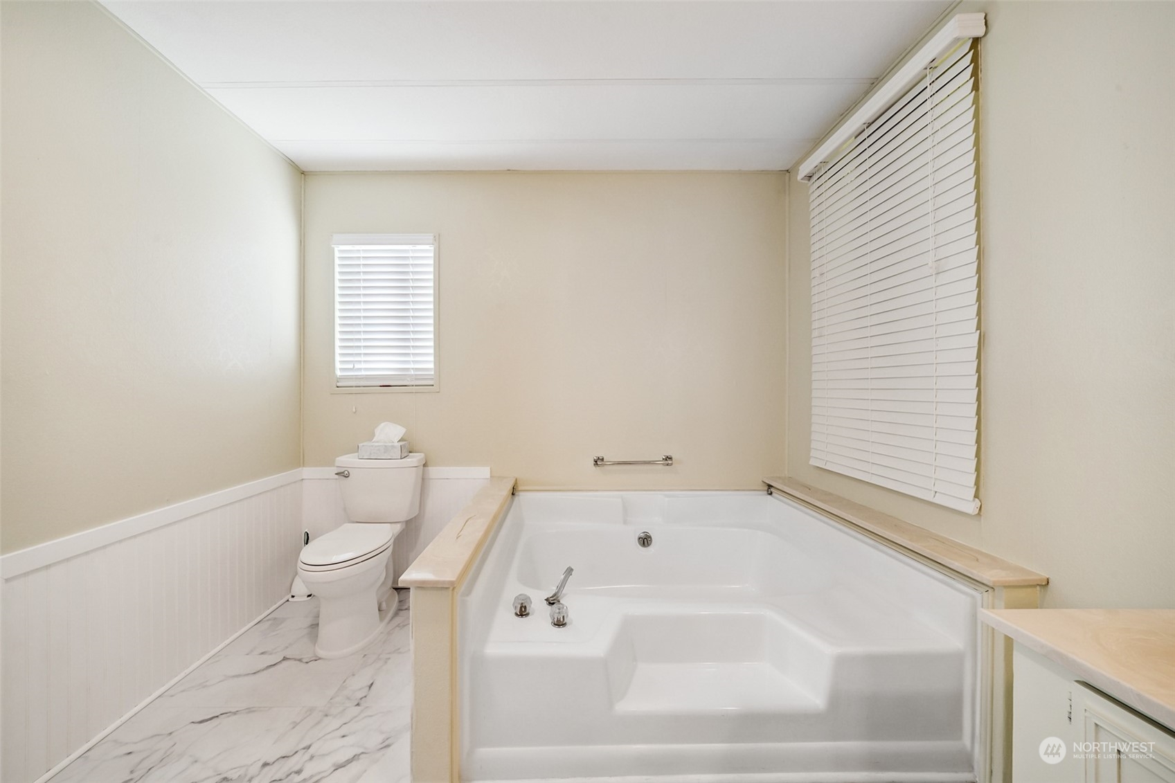 1272 Spruce Drive Enumclaw, WA 98022 - Photo 14 of 23 a bathroom with a bathtub and a toilet