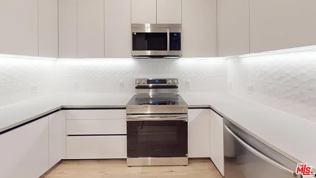 $4,369 | 414 North Orange Street, Unit 801, Glendale, CA 91203