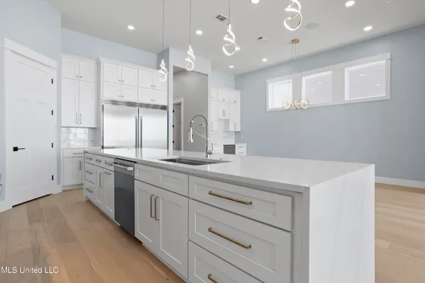 $1,998,000 | 1855 Beach Boulevard, Biloxi, MS 39531