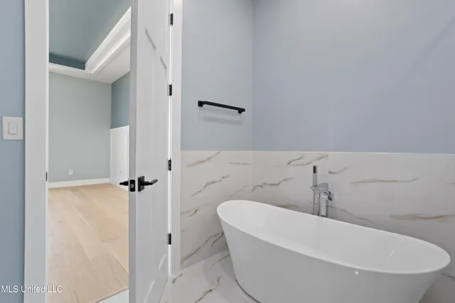 $1,998,000 | 1855 Beach Boulevard, Biloxi, MS 39531