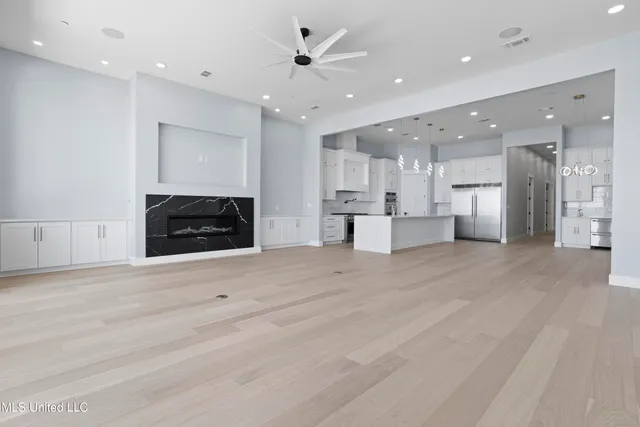 $1,998,000 | 1855 Beach Boulevard, Biloxi, MS 39531