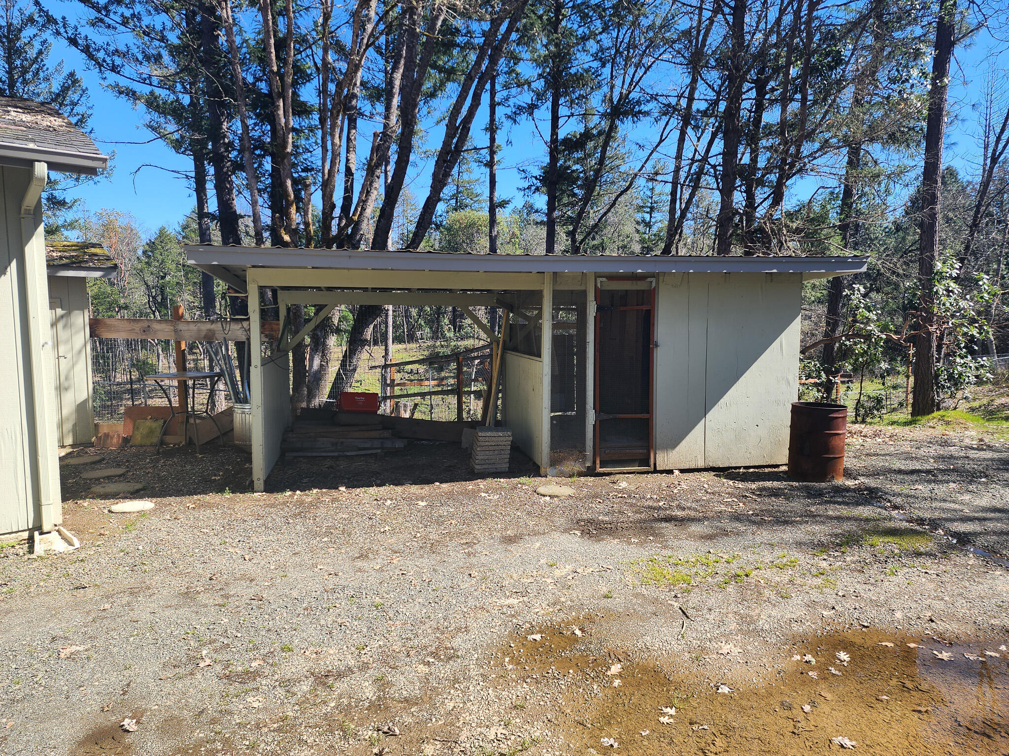 1707 Robinson Road Grants Pass, OR 97527 - Photo 29 of 40 Chicken Coop