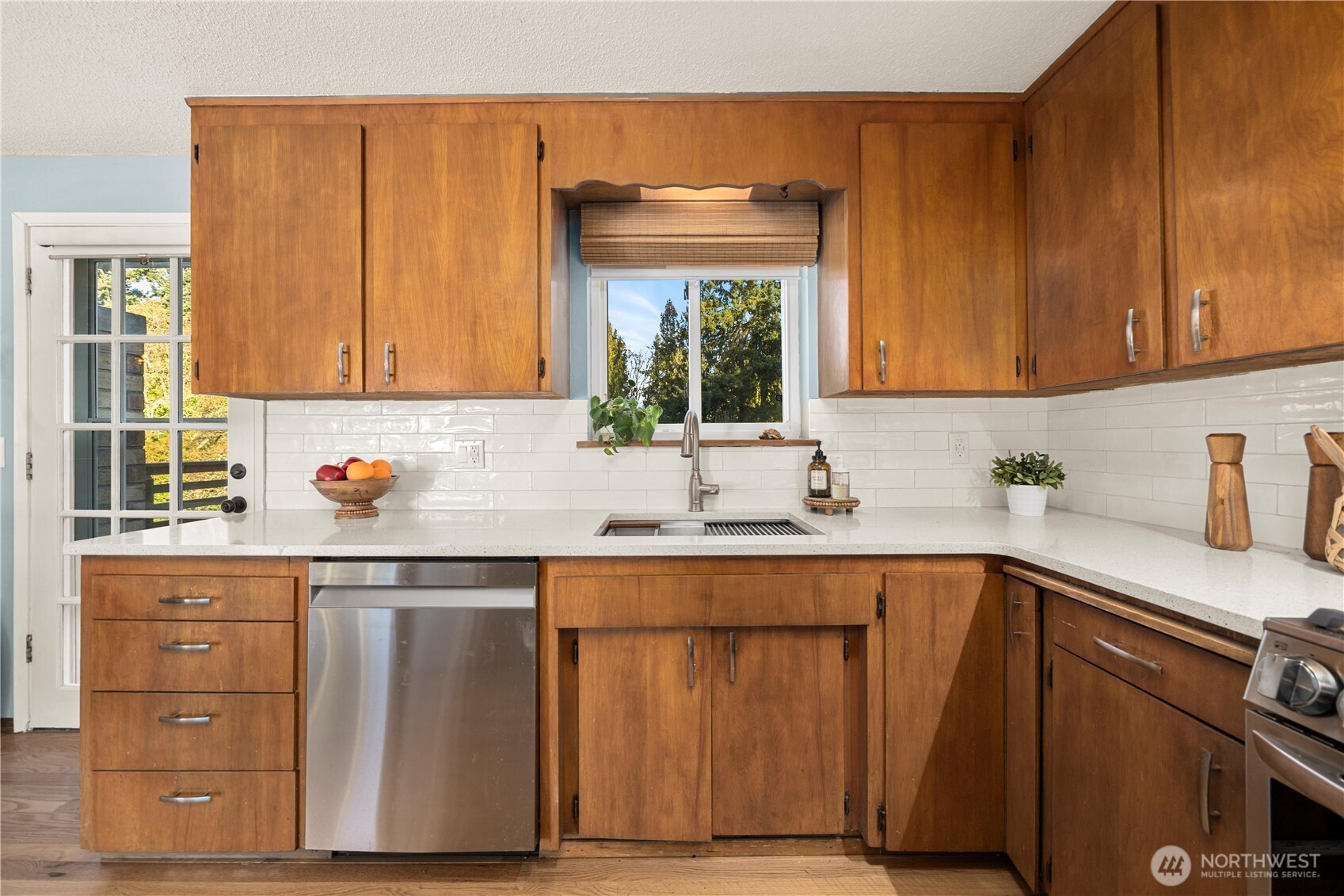 30024 2nd Avenue Southwest Federal Way, WA 98023 - Photo 6 of 40 a kitchen with cabinets and window