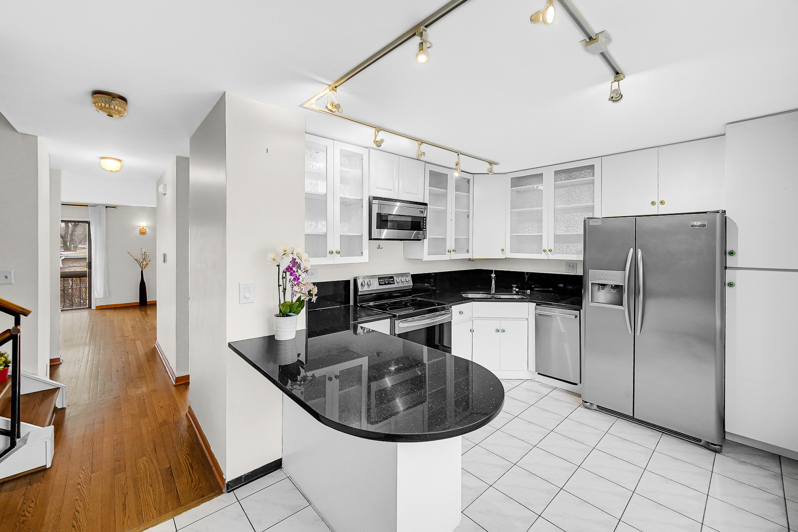 218 Charles Place Wilmette, IL 60091 - Photo 5 of 27
