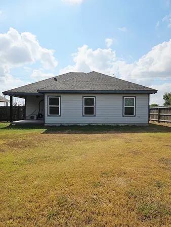 $1,700 | 110 East Otto Street, Marion, TX 78124