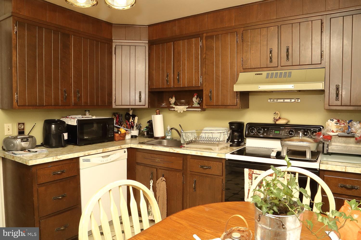 712 Amosite Road Elizabethtown, PA 17022 - Photo 13 of 18 Gallery Image 13