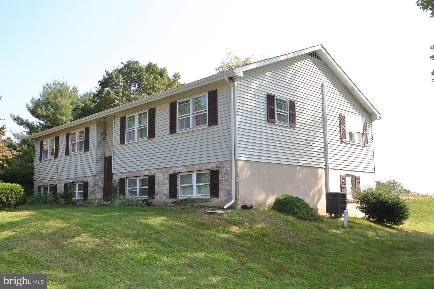 712 Amosite Road Elizabethtown, PA 17022 - Photo 3 of 18 Gallery Image 3