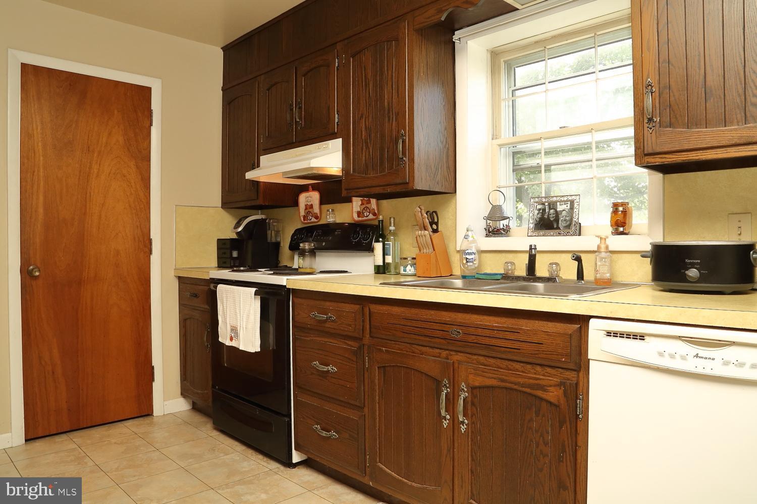 712 Amosite Road Elizabethtown, PA 17022 - Photo 7 of 18 Gallery Image 7