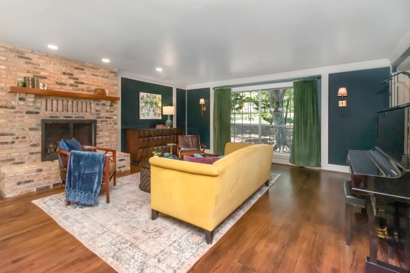 524 Spring Park Drive East Mobile, AL 36608 - Photo 7 of 56 Living Room