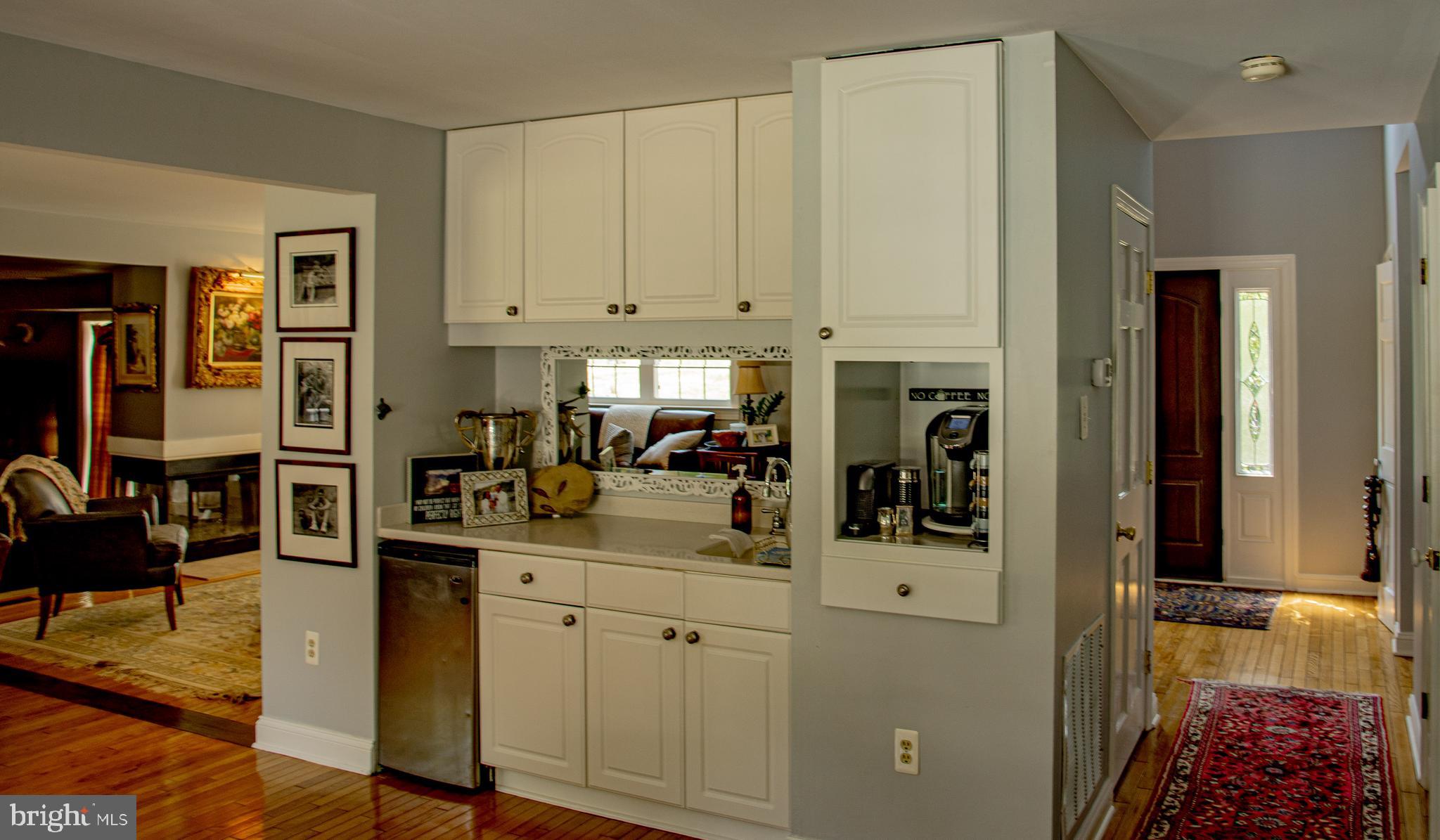 20814 Furr Road Round Hill, VA 20141 - Photo 9 of 41 Coffee and entertaining area off kitchen