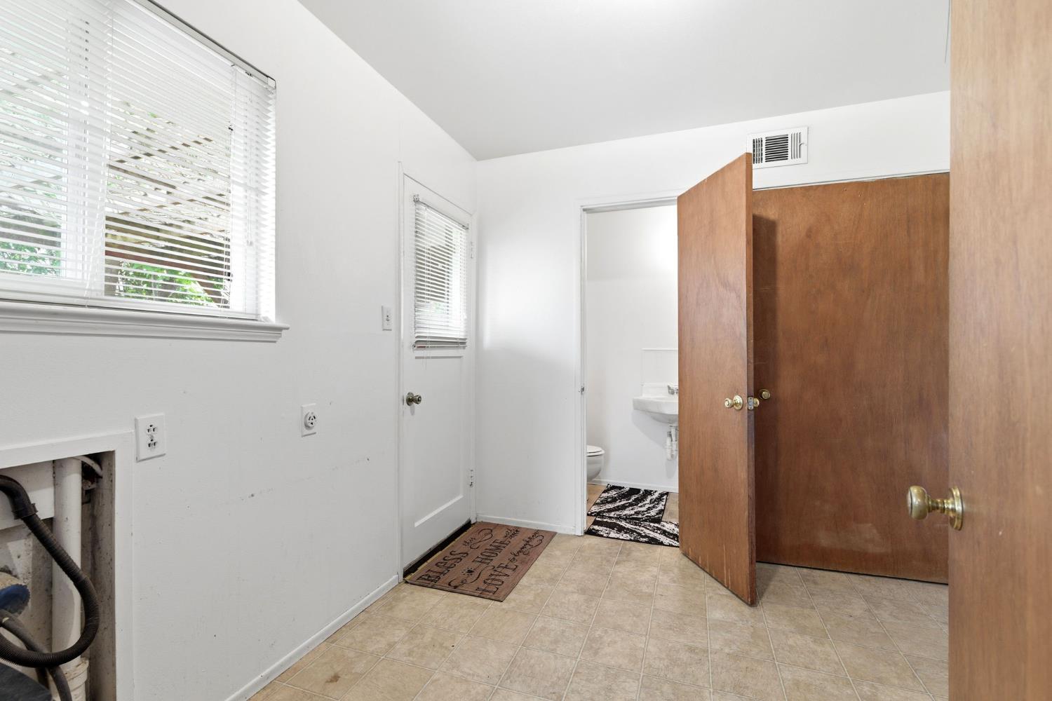 3836 Dubac Way Sacramento, CA 95864 - Photo 12 of 37