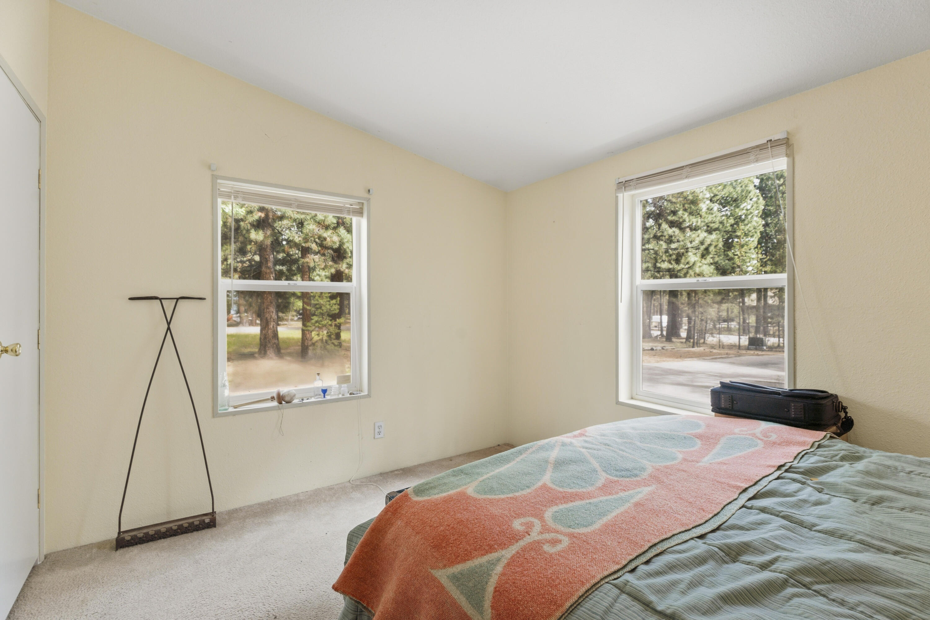 16928 Covina Road Bend, OR 97707 - Photo 20 of 48 a bedroom with a bed and a window