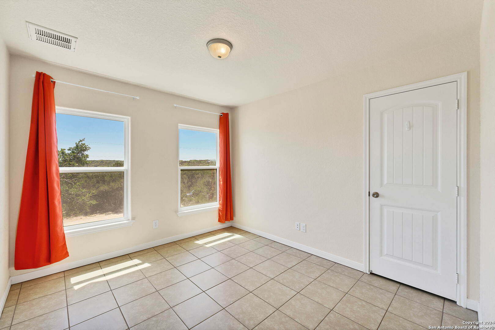 2407 Golf Drive Spring Branch, TX 78070 - Photo 20 of 29 a view of an empty room with window