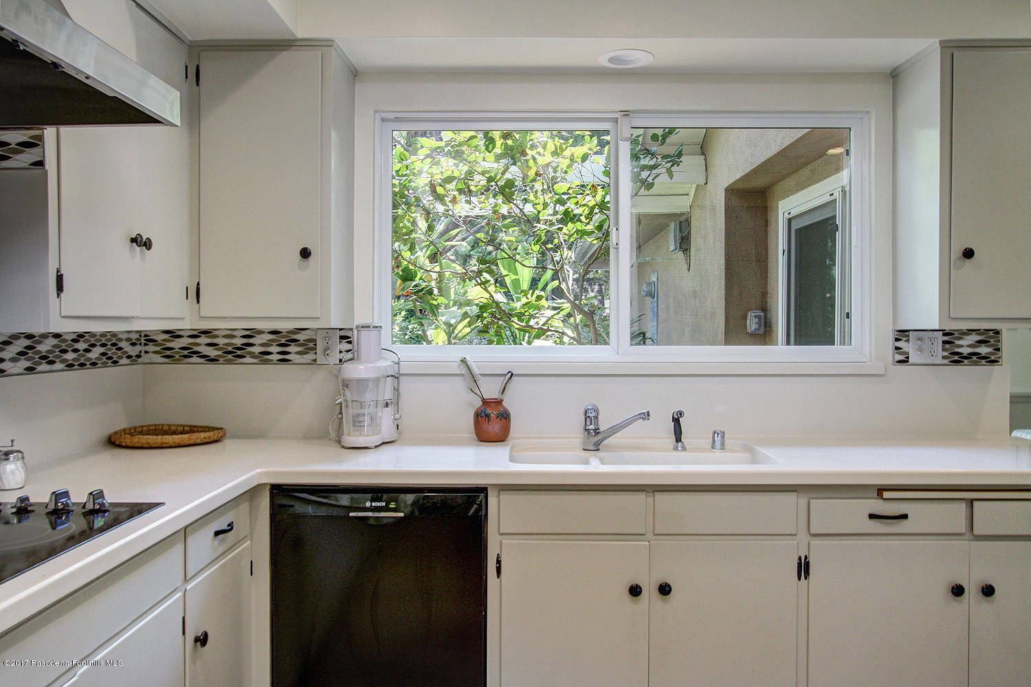 1550 Meadowbrook Road Altadena, CA 91001 - Photo 11 of 24 Meadowbrook Rd 1550 011-mls