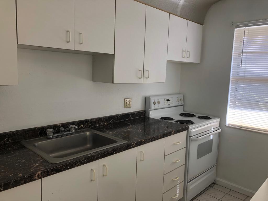 1041 Southeast Monterey Road, Unit 225 Stuart, FL 34994 - Photo 5 of 11 kitchen