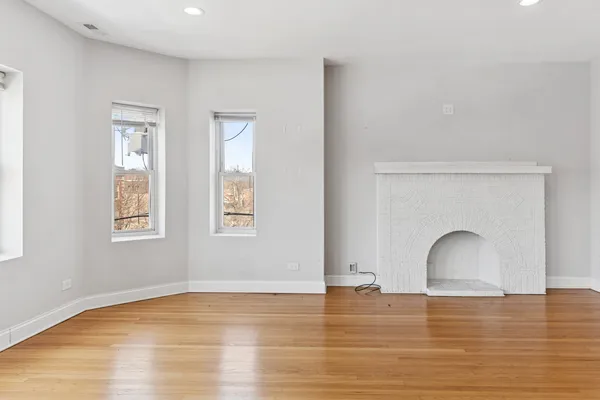 $2,000 | 7515 South Essex Avenue, Unit 1, Chicago, IL 60649