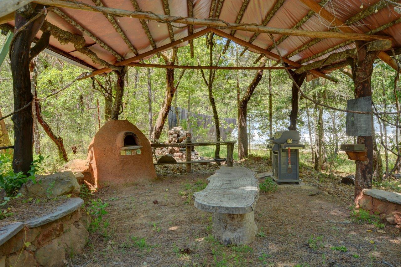 300 Pennington Creek Road Williams, OR 97544 - Photo 19 of 33 grill
