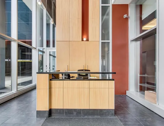 $389,900 | 737 West Washington Boulevard, Unit 1209, Chicago, IL 60661