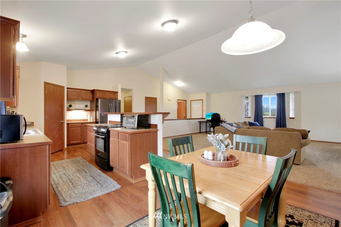 13937 Solberg Road Southeast Yelm, WA 98597 - Photo 11 of 31 Gallery Image 11