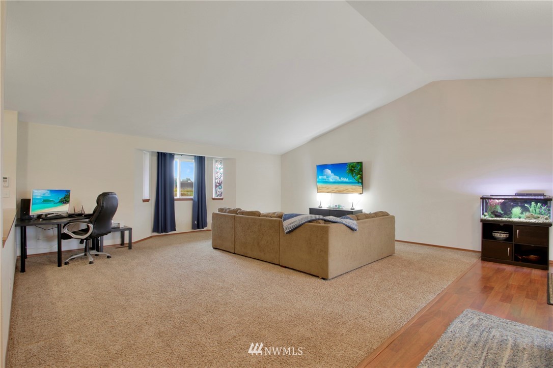 13937 Solberg Road Southeast Yelm, WA 98597 - Photo 5 of 31 Gallery Image 5