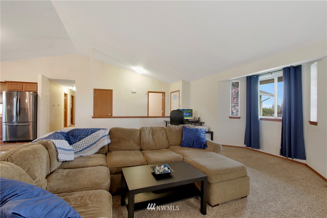 13937 Solberg Road Southeast Yelm, WA 98597 - Photo 6 of 31 Gallery Image 6