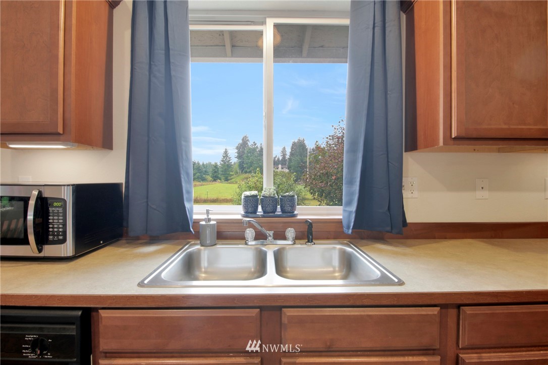 13937 Solberg Road Southeast Yelm, WA 98597 - Photo 8 of 31 Gallery Image 8