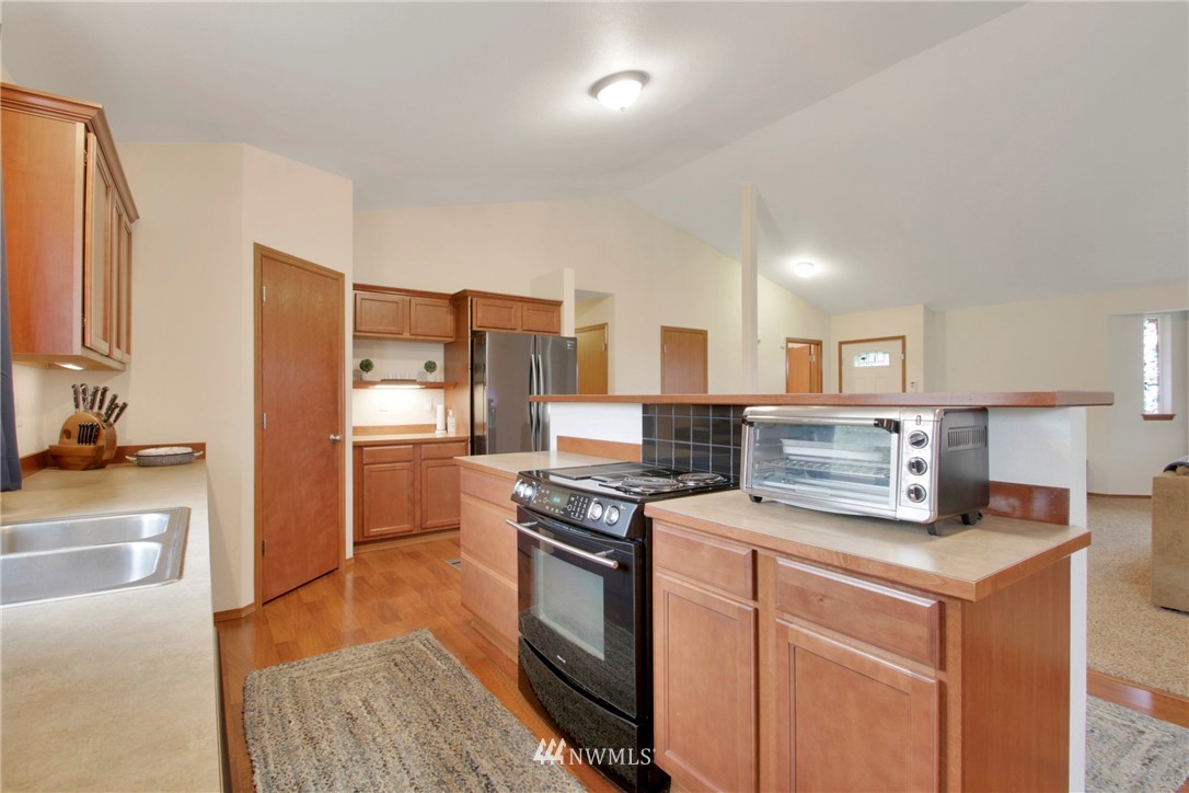 13937 Solberg Road Southeast Yelm, WA 98597 - Photo 9 of 31 Gallery Image 9