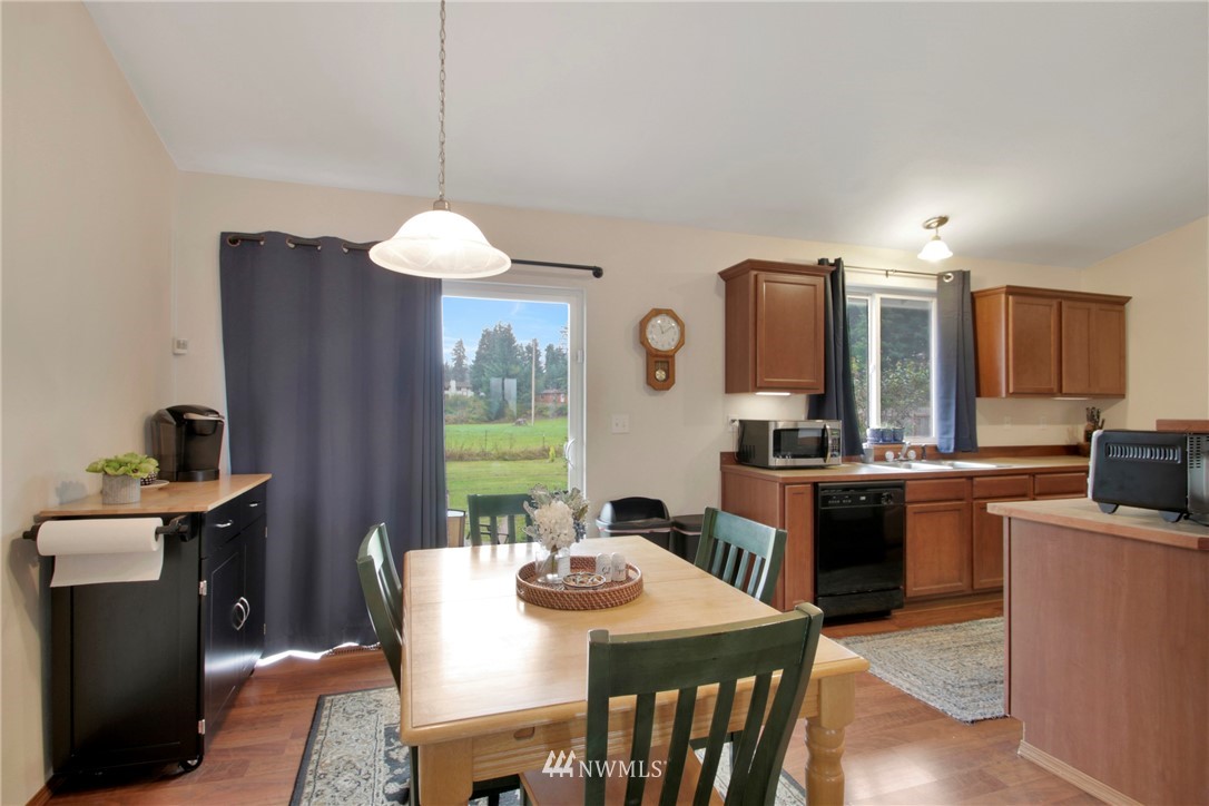 13937 Solberg Road Southeast Yelm, WA 98597 - Photo 10 of 31 Gallery Image 10