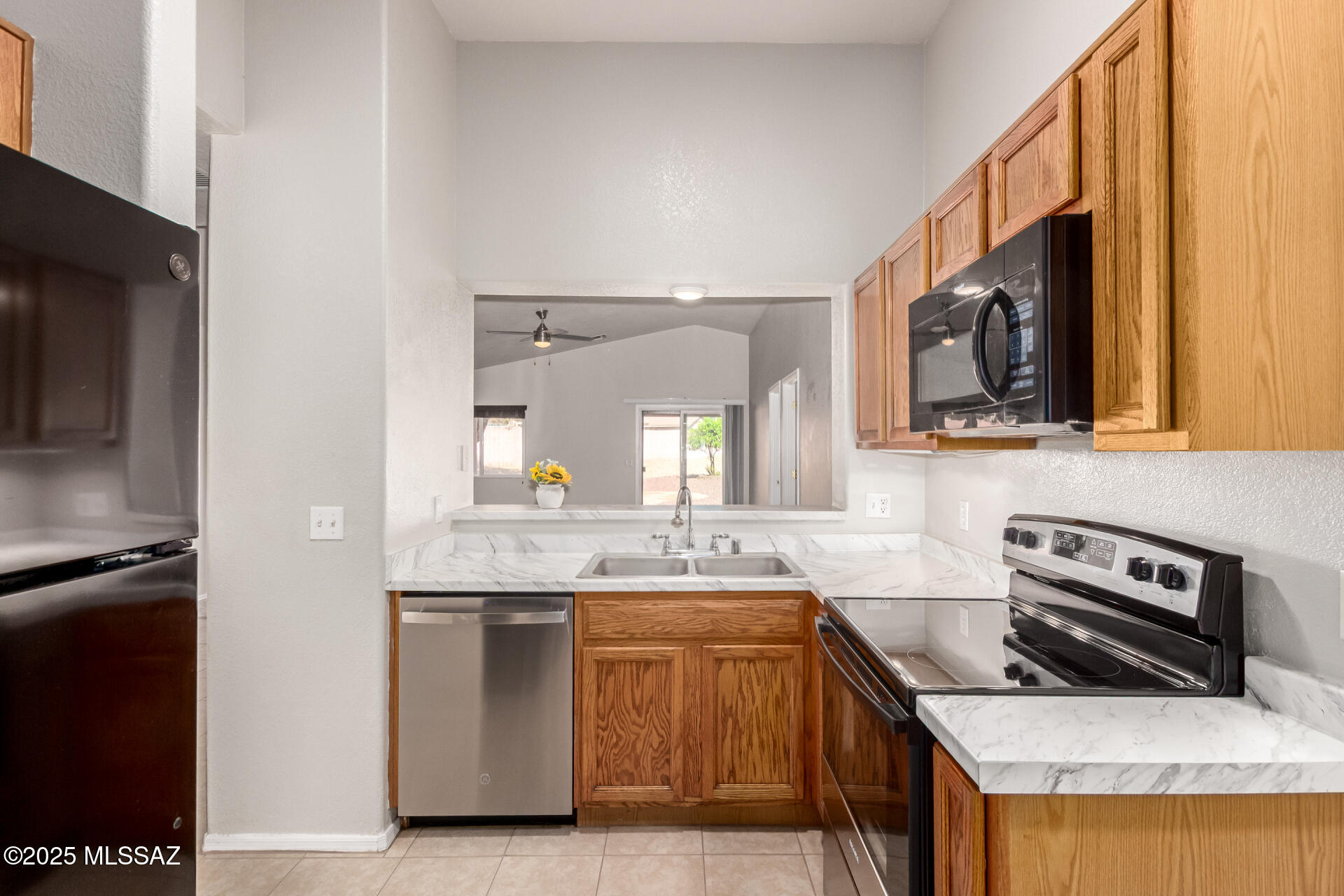 2537 Chisel Court Oro Valley, AZ 85755 - Photo 9 of 24