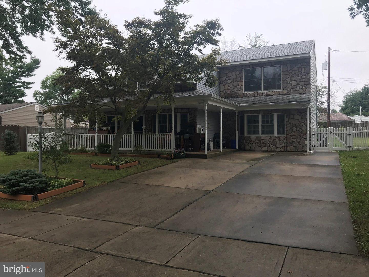 15 Gatewood Road Levittown, PA 19057 - Photo 2 of 25 Exterior